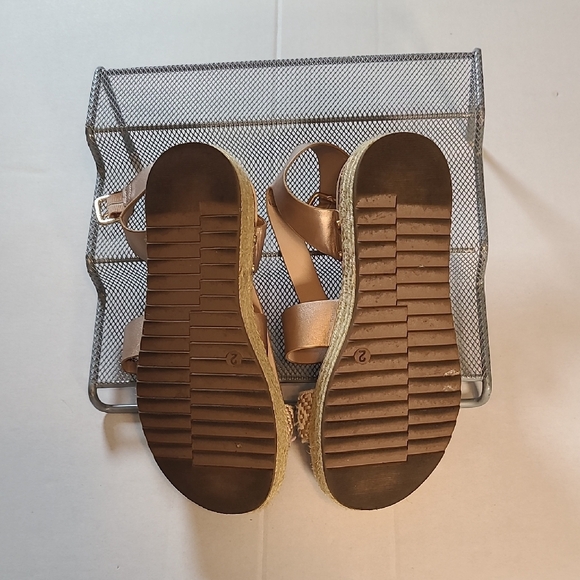 Limelight Elegant Tan Girls Sandals Adjustable Ankle Strap EUC Size 2 - Picture 4 of 9